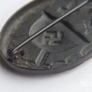 Wound Badge 1939 (second type) in black [Rudolf Wächtler & Lange KG] Counter-relief    