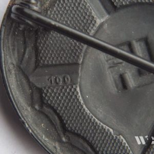 Wound Badge 1939 (second type) in black [Rudolf Wächtler & Lange KG] Counter-relief    