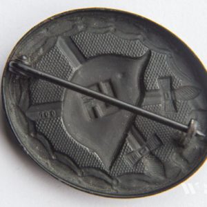 Wound Badge 1939 (second type) in black [Rudolf Wächtler & Lange KG] Counter-relief    
