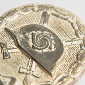 Wound Badge 1939 (second type) in silver [Carl Wild] Solid