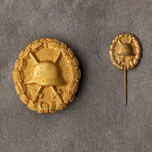 Wound Badge 1918 in gold  Counter-relief    Set with dress miniature