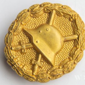Wound Badge 1918 in gold  Counter-relief    Set with dress miniature