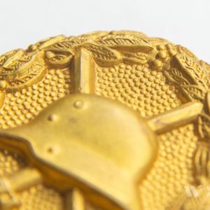 Wound Badge 1918 in gold  Counter-relief    Set with dress miniature