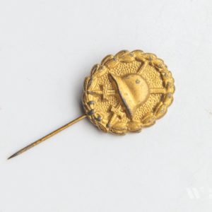 Wound Badge 1918 in gold  Counter-relief    Set with dress miniature