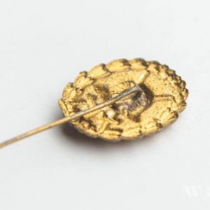Wound Badge 1918 in gold  Counter-relief    Set with dress miniature