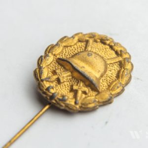 Wound Badge 1918 in gold  Counter-relief    Set with dress miniature