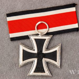 Iron Cross 1939 2nd Class / Frosty silvering.