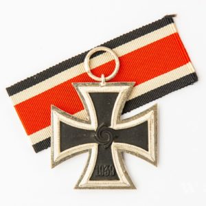 Iron Cross 1939 2nd Class / Frosty silvering.