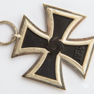 Iron Cross 1939 2nd Class / Frosty silvering.