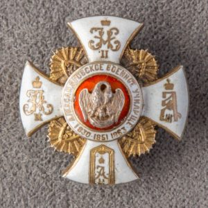 A sign of graduation from a military educational institution -    Alexander Military College [Unidentified manufacturer] A smaller version for wearing on a tailcoat (in silver)