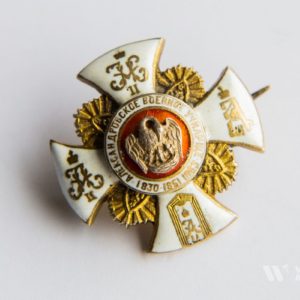 A sign of graduation from a military educational institution -    Alexander Military College [Unidentified manufacturer] A smaller version for wearing on a tailcoat (in silver)
