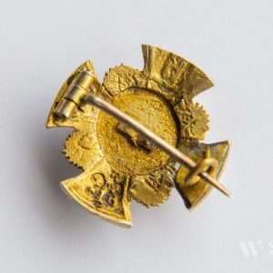 A sign of graduation from a military educational institution -    Alexander Military College [Unidentified manufacturer] A smaller version for wearing on a tailcoat (in silver)
