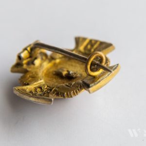 A sign of graduation from a military educational institution -    Alexander Military College [Unidentified manufacturer] A smaller version for wearing on a tailcoat (in silver)