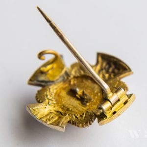 A sign of graduation from a military educational institution -    Alexander Military College [Unidentified manufacturer] A smaller version for wearing on a tailcoat (in silver)