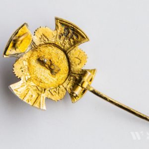 A sign of graduation from a military educational institution -    Alexander Military College [Unidentified manufacturer] A smaller version for wearing on a tailcoat (in silver)