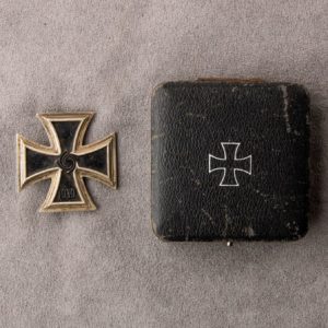Iron Cross 1939 1st Class / Original case.