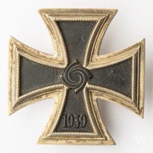 Iron Cross 1939 1st Class / Original case.