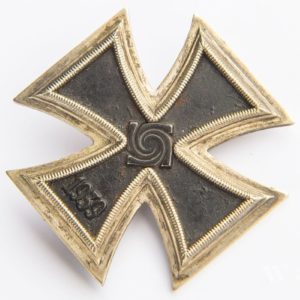 Iron Cross 1939 1st Class / Original case.