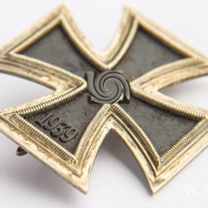 Iron Cross 1939 1st Class / Original case.