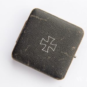 Iron Cross 1939 1st Class / Original case.