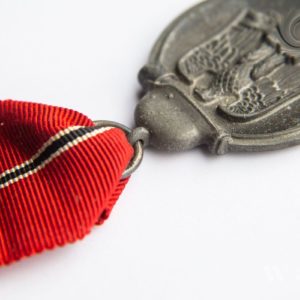 Medal for the Winter Campaign in the East 1941/42 [Moritz Hausch AG] Stamp - 127 Original packaging