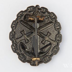 Naval Wound Badge 1918 in black  Counter-relief    
