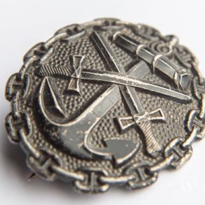 Naval Wound Badge 1918 in black  Counter-relief    