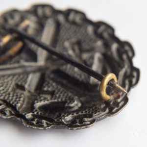 Naval Wound Badge 1918 in black  Counter-relief    