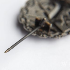 Naval Wound Badge 1918 in black  Counter-relief    