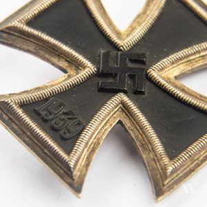 Iron Cross 1939 1st Class [Klein & Quenzer], 65, L/26 / Original case.