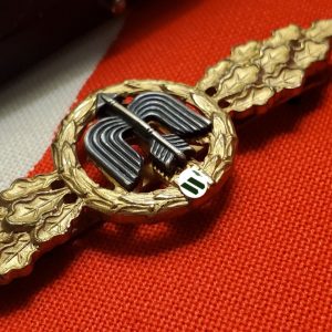 Fighter Pilot's Badge in gold   Original case