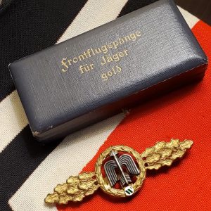 Fighter Pilot's Badge in gold   Original case