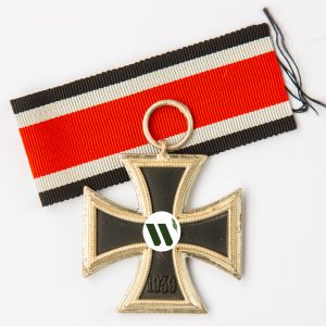 Iron Cross 1939 2nd Class [Berg & Nolte], 40 / Frosty silvering.