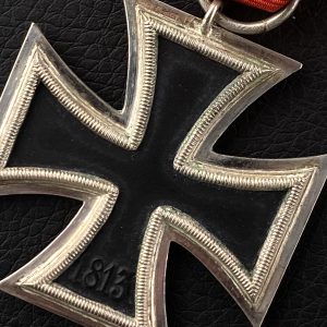 Iron Cross 1939 2nd Class / Set includes a field spang.