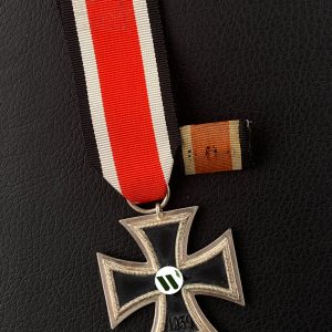 Iron Cross 1939 2nd Class / Set includes a field spang.