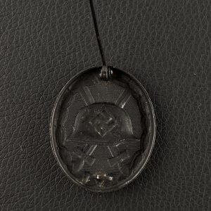 Wound Badge 1939 (second type) in black [Rudolf Wächtler & Lange KG] Counter-relief
