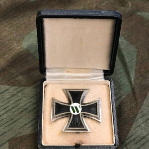 Iron Cross 1939 1st Class / Original case.
