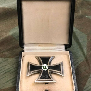 Iron Cross 1939 1st Class / Original case.