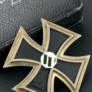 Iron Cross 1939 1st Class [Paul Meybauer], 7, L/13 / Original case.