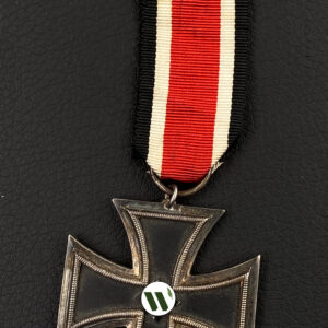 Iron Cross 1939 2nd Class    / Rare type / Original packaging.