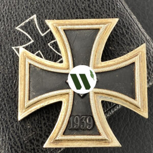 Iron Cross 1939 1st Class [Paul Meybauer], 7, L/13 / Original case.