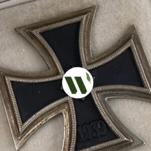 Iron Cross 1939 1st Class [Paul Meybauer], 7, L/13 / Original case.