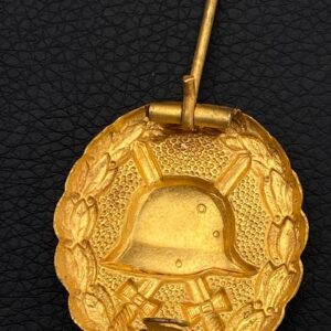 Wound Badge 1918 in gold  Counter-relief    D.R.G.M. mark on the catch hook