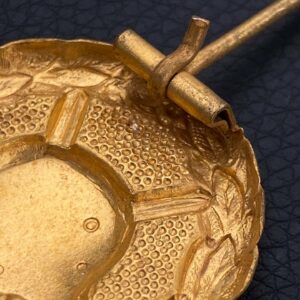 Wound Badge 1918 in gold  Counter-relief    D.R.G.M. mark on the catch hook
