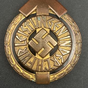  Sport Badge leader of HJ model 1934 in gold    [GUSTAV BREHMER]  RZM code: M1/101 
