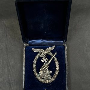 Anti-Aircraft Badge  [C. E. Junсker]  Original case