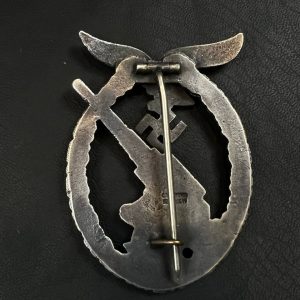 Anti-Aircraft Badge  [C. E. Junсker]  Original case