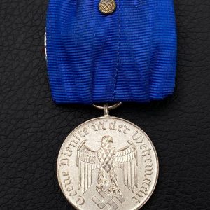4-Year Long Service Award with an imperial eagle clasp for the Army and Navy   Single medal bar