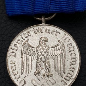 4-Year Long Service Award with an imperial eagle clasp for the Army and Navy   Single medal bar