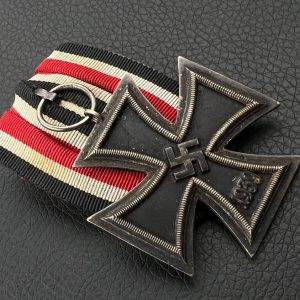 Iron Cross 1939 2nd Class    / Single medal block.